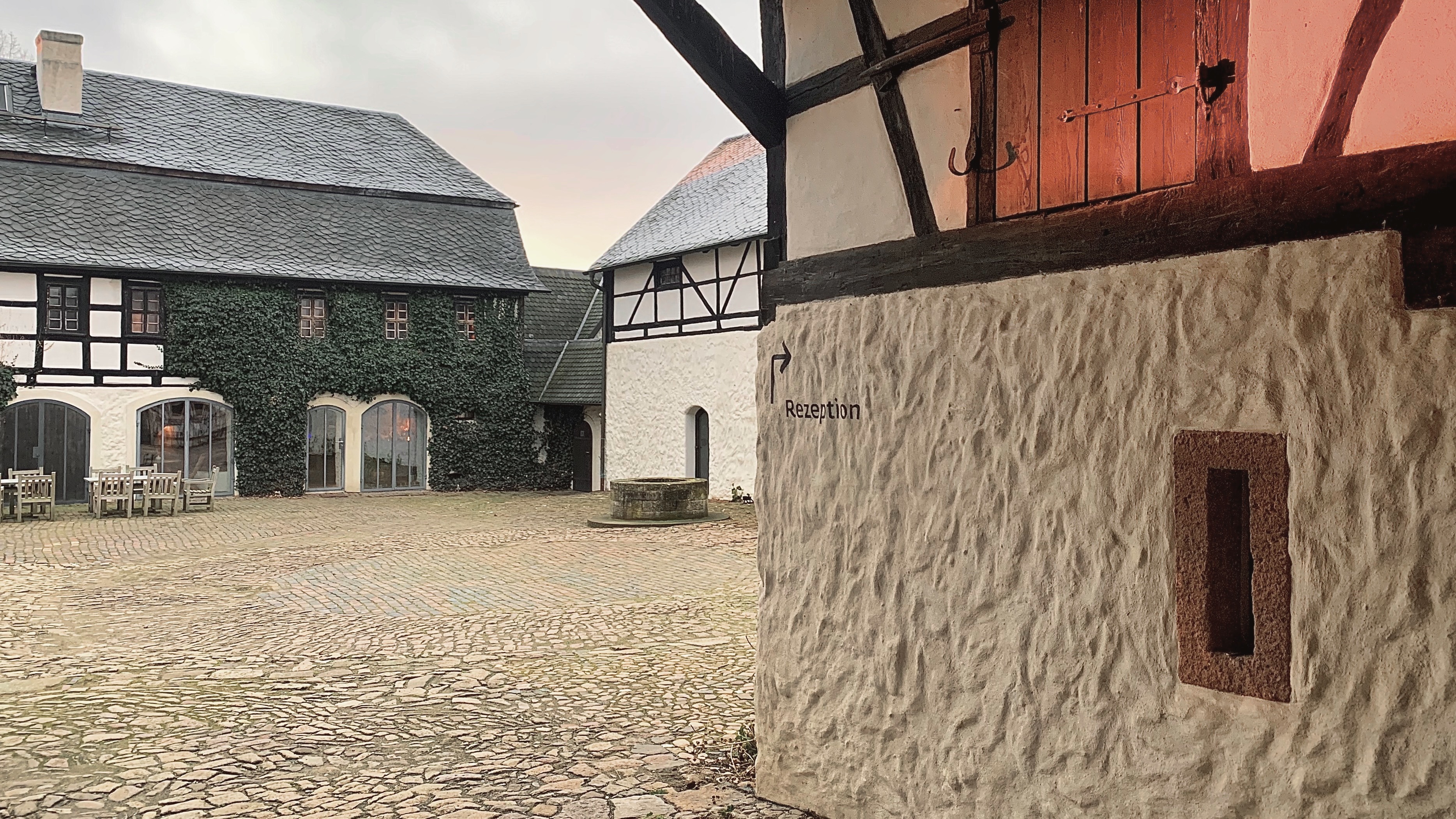 5AA2B6DF-7DAC-442E-8FC2-BC8BE96C6D25_1_201_a