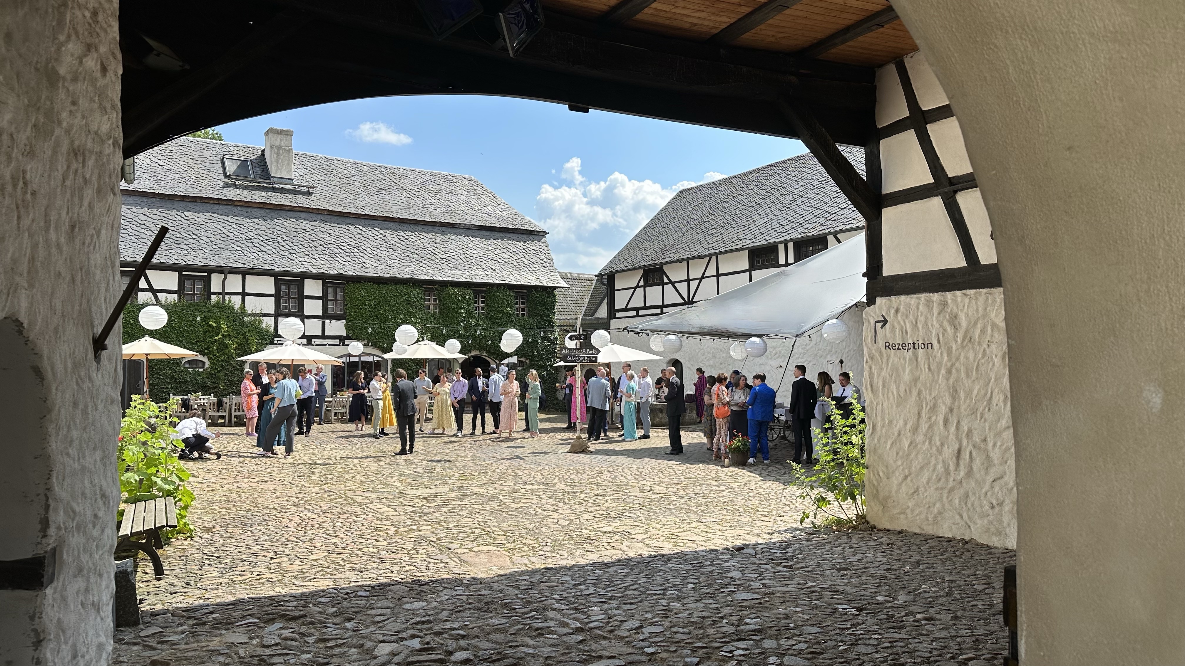 DE386C71-0BAE-417E-BC34-B077126AC6B0_1_201_a