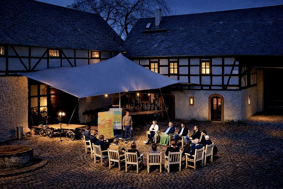 F96BC0FA-0309-4634-97FF-7DF1632F3C35_1_201_a