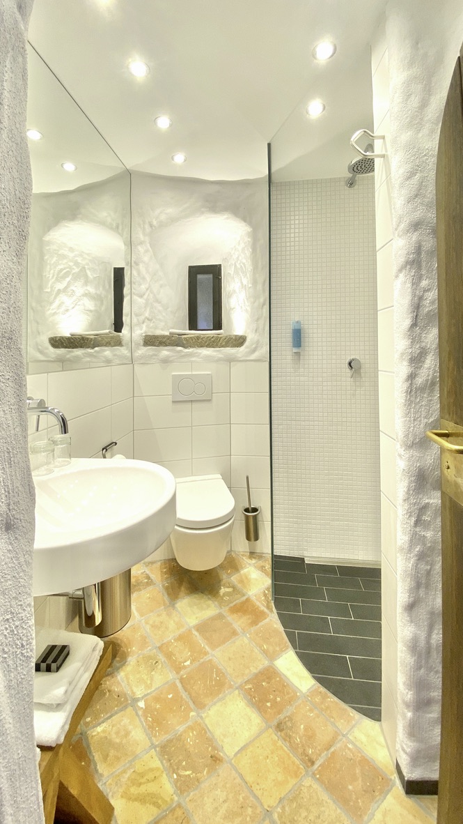 E2EF5E7F-1E43-4667-84D7-628D36B6F40D_1_105_c