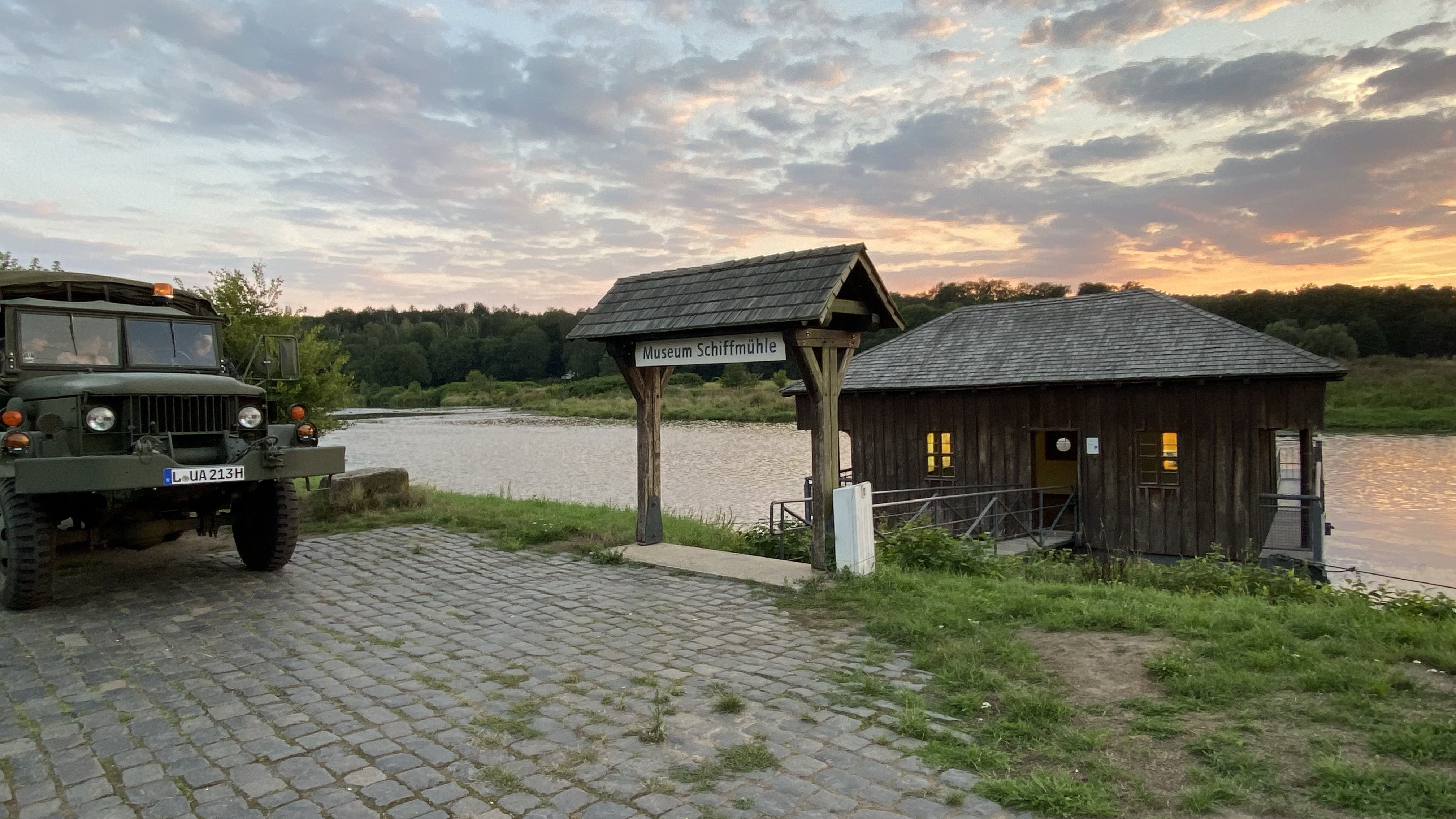 29483FBB-9948-4503-BAB1-42CC03945775_1_201_a